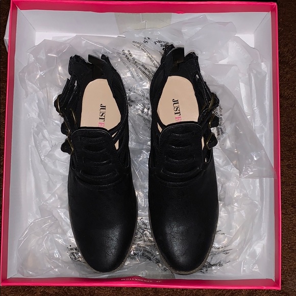 Cute Short boots! - Picture 3 of 4